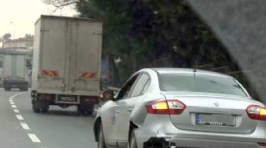 Hasarlı ara&ccedil;la trafiği tehlikeye d&uuml;ş&uuml;rd&uuml;