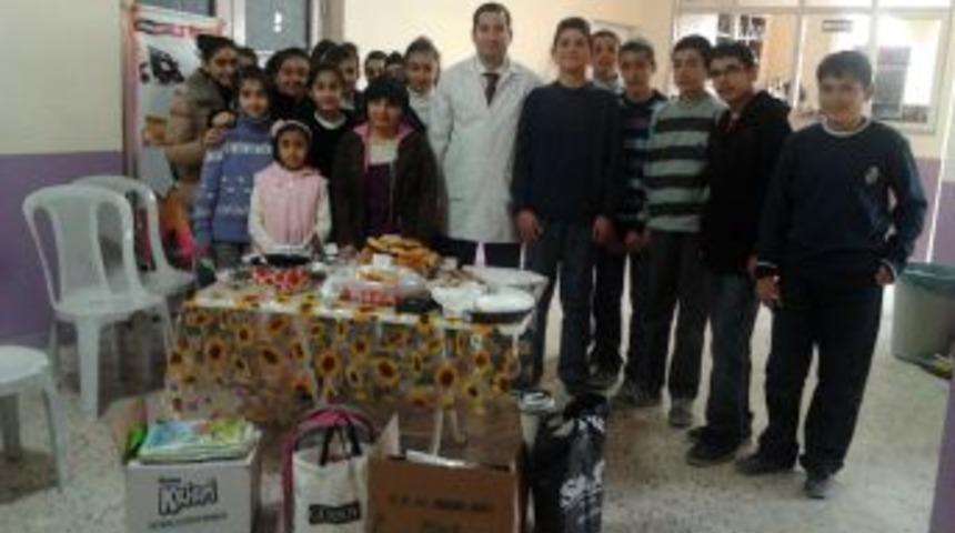 Zileli öğrenciler depremzedeler için kermes düzenledi