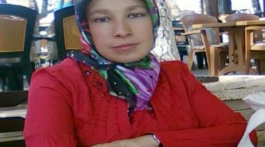 Ailesi, S&uuml;nd&uuml;z &ouml;ğretmen cinayetinin aydınlatılmasını istiyor