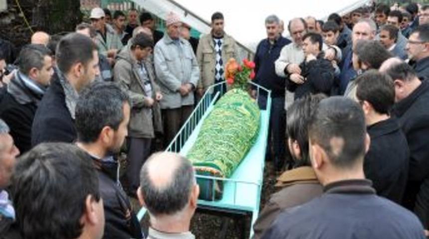 Babası gibi boğularak &ouml;ld&uuml;