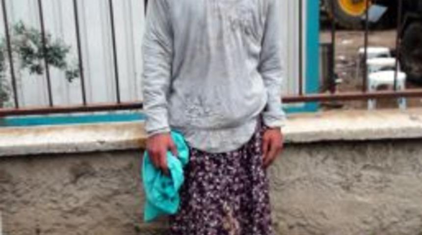 G&ouml;steride etek giyip polise saldırmış