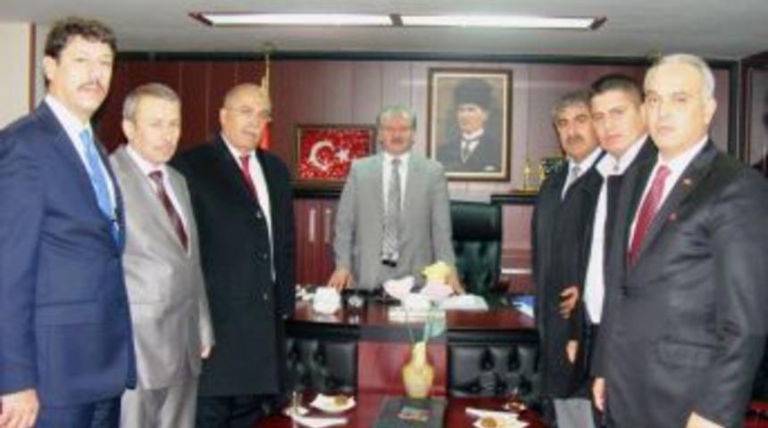 MHP heyeti eğitimcileri ziyaret etti