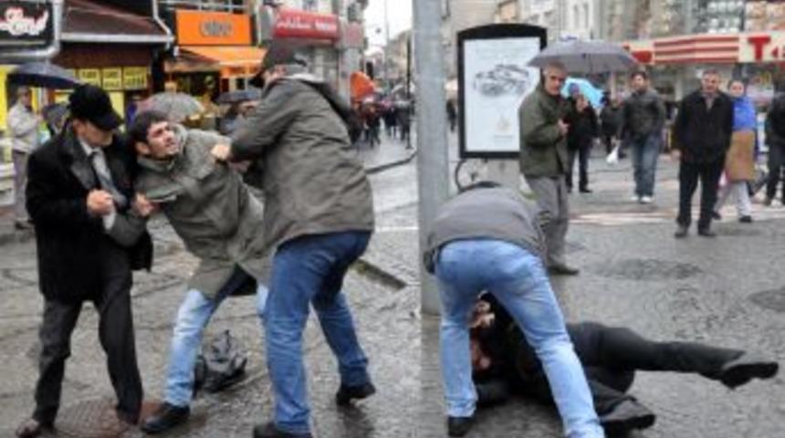 Polis, a&ccedil;lık grevi &ccedil;adırına m&uuml;dahale etti