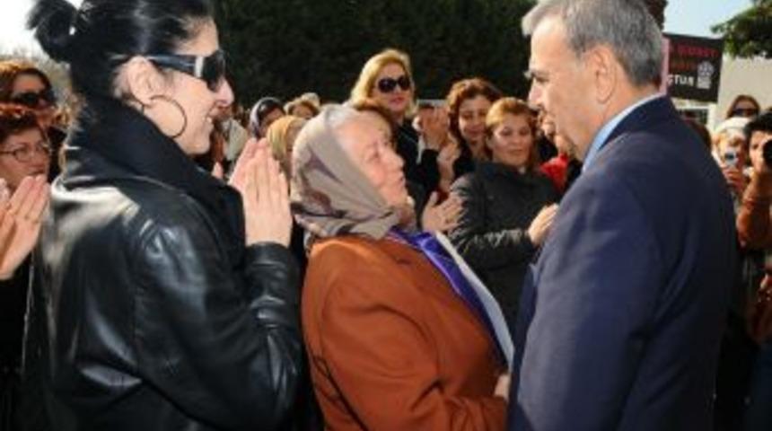 Kadına şiddete karşı sessiz yürüyüş düzenlendi