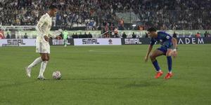 Fenerbah&ccedil;e'den Rize'de 3 goll&uuml; zafer!