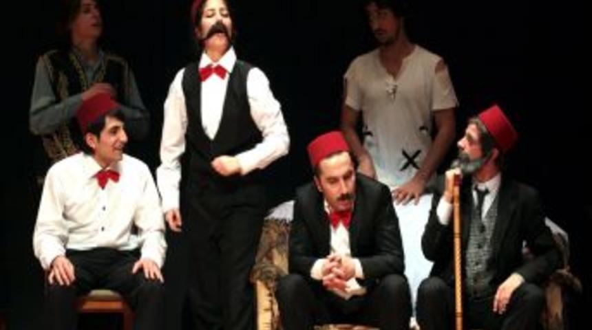 A&Uuml; &ouml;ğrencileri, Osmanlı'nın son d&ouml;nemini tiyatroya yansıttı