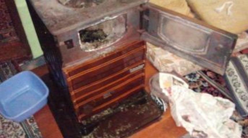 Polisi karşılarında g&ouml;r&uuml;nce esrarı yakmak istediler