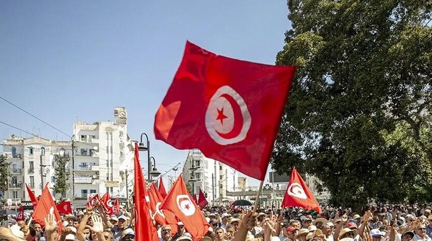 Tunus'ta sendikalar, ekonomik kriz ve siyasi gerilimin g&ouml;lgesinde iktidara karşı g&uuml;&ccedil; arayışında
