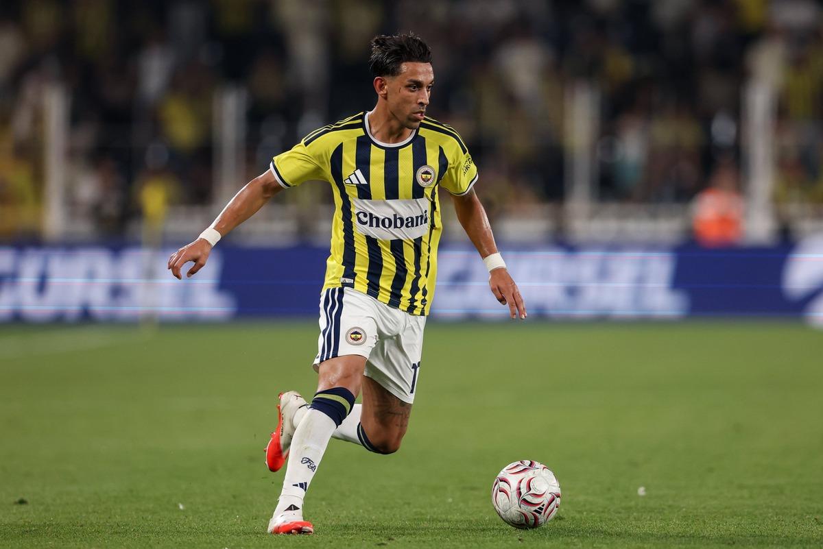 11 sezondur Süper Lig e imzasını atıyor! Fenerbahçe de İrfan Can Kahveci rekor kırıyor 4