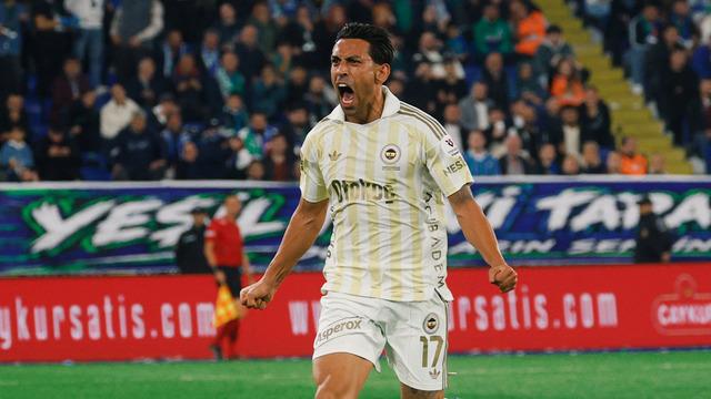 11 sezondur Süper Lig'e imzasını atıyor! Fenerbahçe'de İrfan Can Kahveci rekor kırıyor