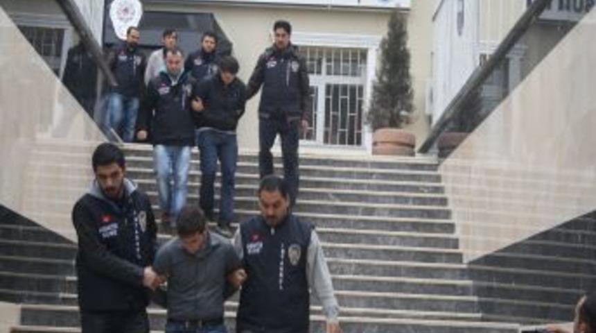 Kargocu kılığındaki gasp&ccedil;ı akraba &ccedil;ıktı