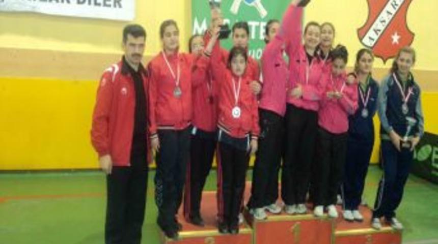 İşitme engelliler Japonya yolcusu