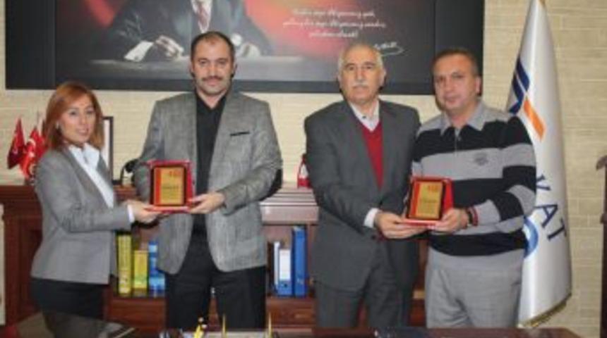 T&uuml;rk Kızılay'ından Tso'ya plaket