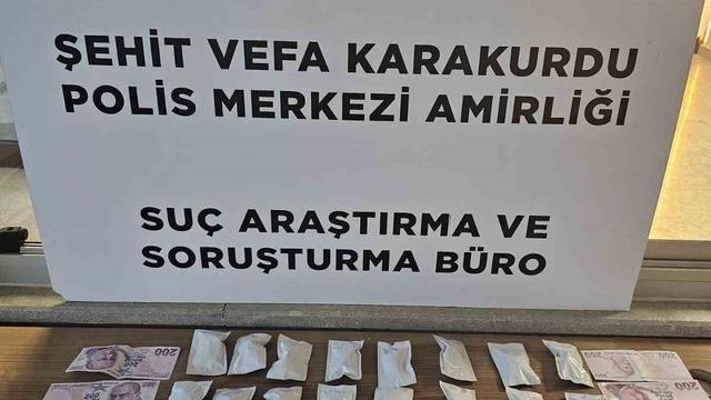 Yer: İstanbul! Otomobilin gizli bölmesinde uyuşturucu ele geçirildi