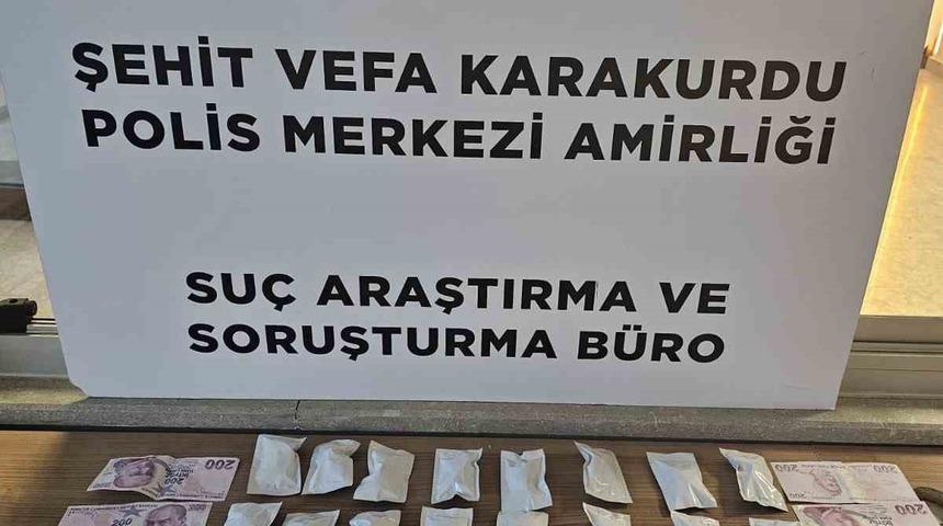 Yer: İstanbul! Otomobilin gizli b&ouml;lmesinde uyuşturucu ele ge&ccedil;irildi