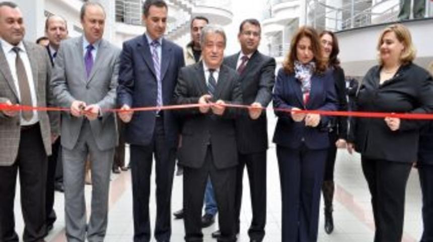 Tedavi g&ouml;ren madde bağımlıları el işi sergisi a&ccedil;tı