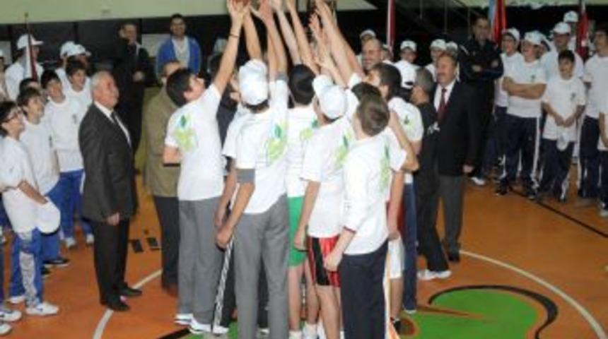 &lsquo;Basketbol Kurtuluş Kupası&rsquo; m&uuml;sabakaları heyecanlı başladı