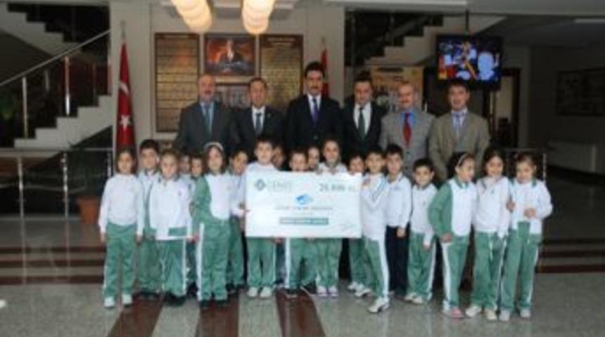 Har&ccedil;lıklarını Van&rsquo;daki kardeşleri i&ccedil;in biriktirdiler