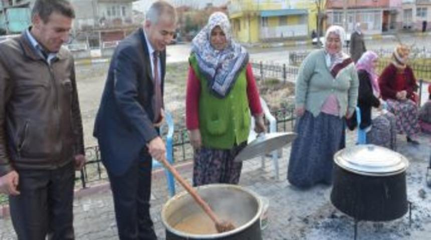Denizli&rsquo;nin altı mahallesinde aşure yemeği d&uuml;zenlendi