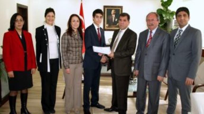 Ankara &Ouml;ğrenci Meclis Başkanı mazbatasını aldı