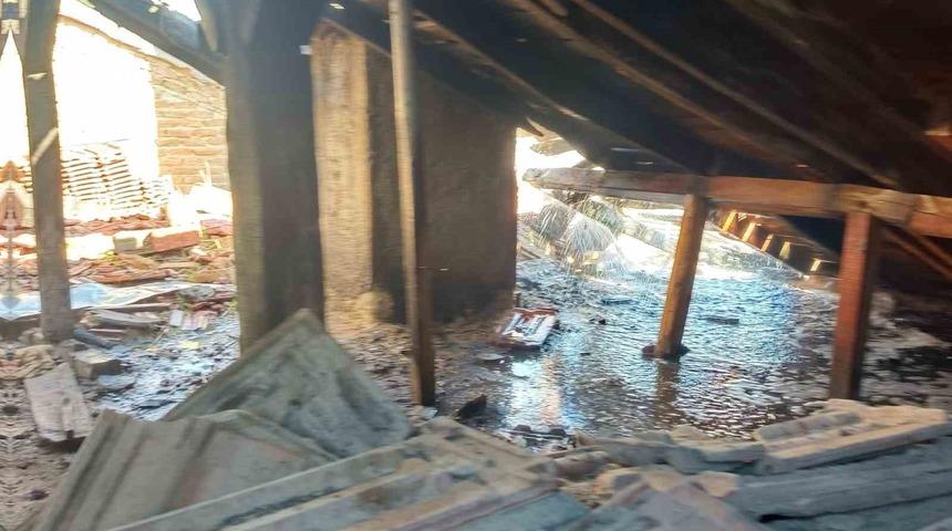 &Ccedil;ivril&rsquo;de eski belediye binasında yangın &ccedil;ıktı