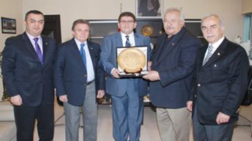 Kızılay&rsquo;dan Boydak&rsquo;a plaket