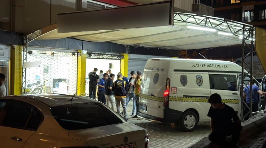 Antalya'da oto yıkamacıda silahlı kavga: 1 &ouml;l&uuml;, 2 yaralı