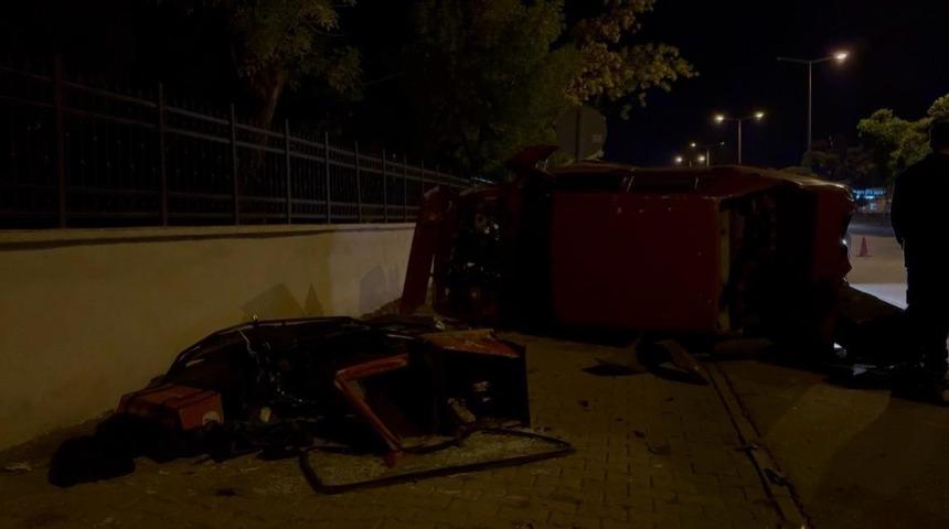 Karşı yola ge&ccedil;en otomobil, motosiklete &ccedil;arptı: 1 ağır yaralı
