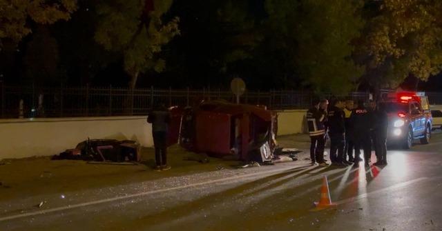 Karşı yola geçen otomobil, motosiklete çarptı: 1 ağır yaralı 3
