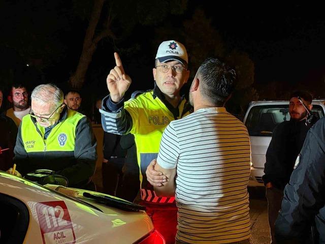 Karşı yola geçen otomobil, motosiklete çarptı: 1 ağır yaralı 2