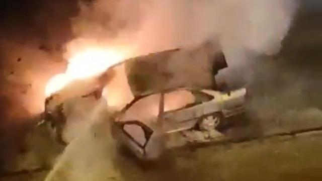 Kayseri’de park halindeki otomobil alev alev yandı