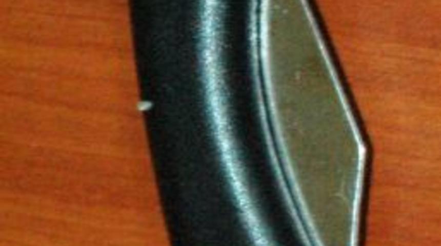 16 yıllık imam nikahlı eşini adliyede 6 yerinden bı&ccedil;akladı