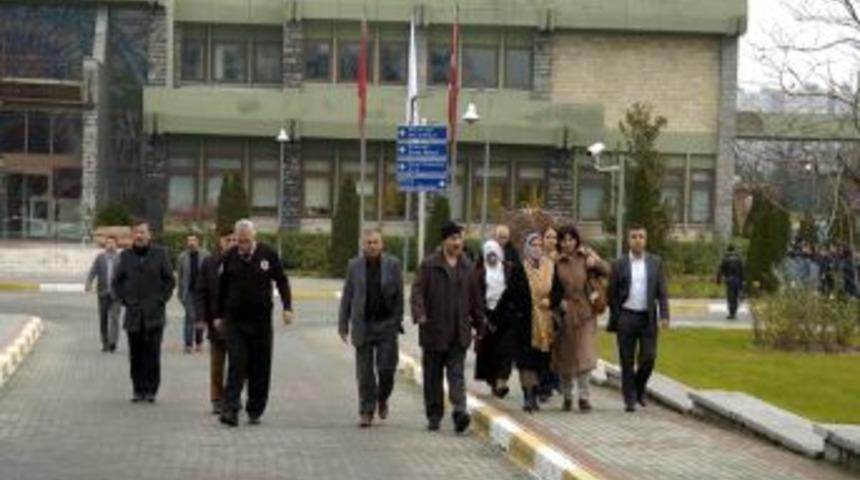 BDP&rsquo;li heyet ve aileler ter&ouml;rist cenazelerini teşhis i&ccedil;in Adli Tıp'a geldi