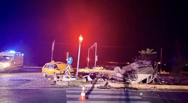 Hafif ticari araç ile otomobil çarpıştı: 3’ü ağır, 7 yaralı 1