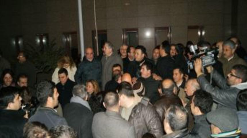 İzmir Belediyesi'ne operasyon: 15 kişi tutuksuz yargılanacak