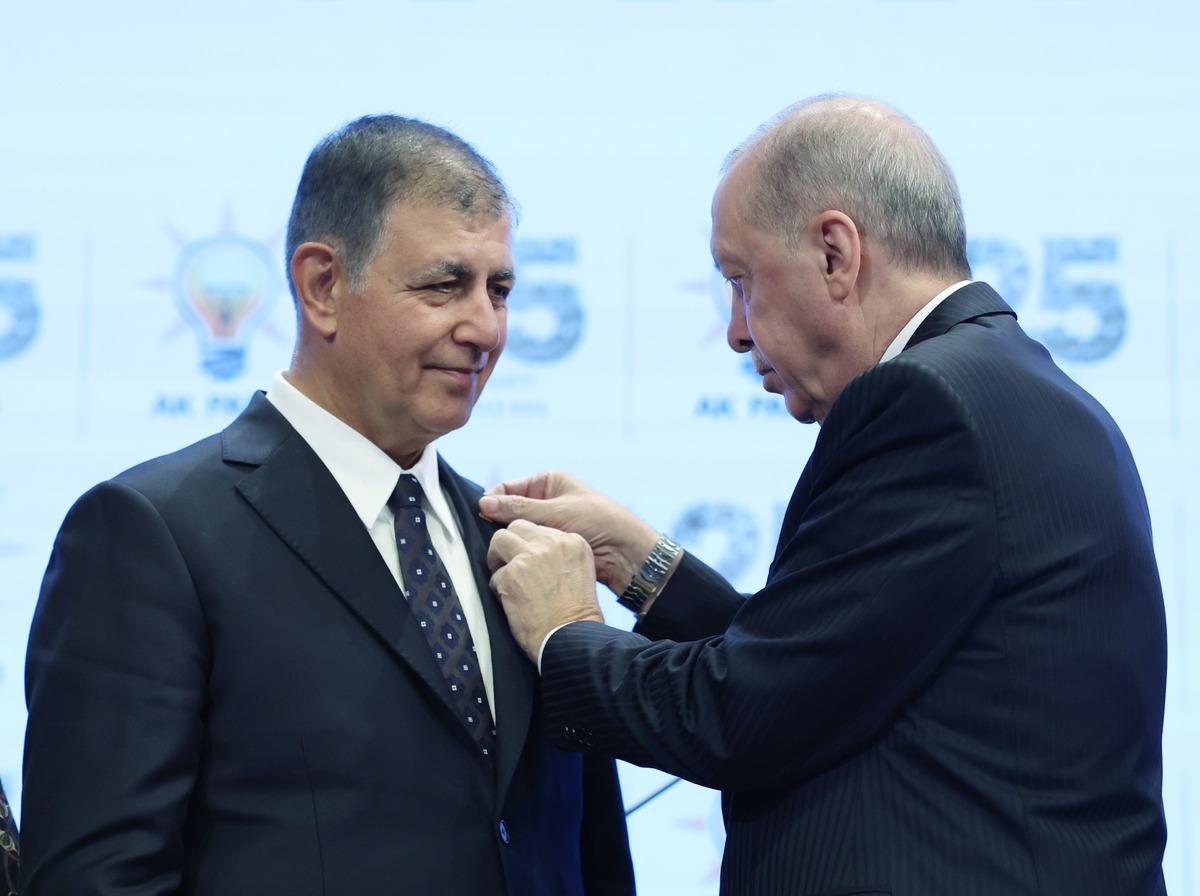  Kimsesizlerin kimsesi  &ccedil;ıkışı &ccedil;ok konuşulmuştu! AK Parti ye katılan Cemil Tugay dan Erdoğan a &ouml;vg&uuml; dolu s&ouml;zler 2