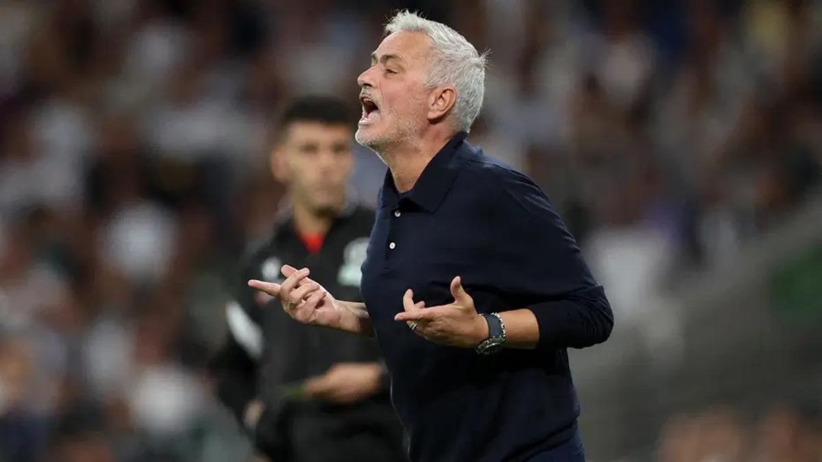 Real Madrid de ortalık karıştı! Vinicius hakemin üzerine yürüdü, Mourinho dan olay tepki 4
