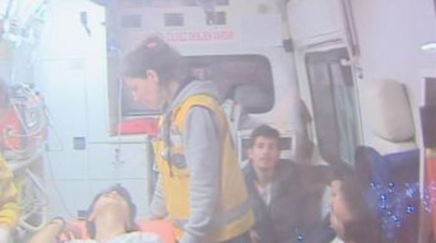 Okan Buruk&rsquo;un kullandığı otomobil taksi ile &ccedil;arpıştı: 6 yaralı