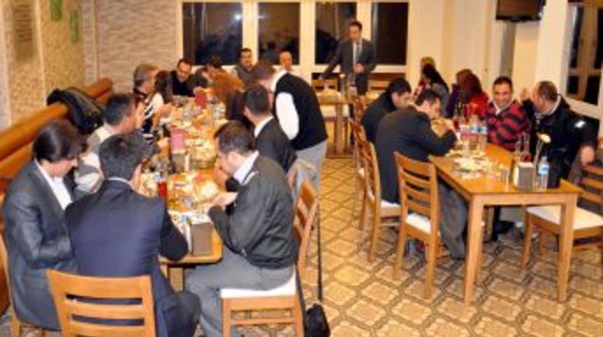 &Ouml;ğretmen ve gazeteciler tanışma yemeğinde buluştu