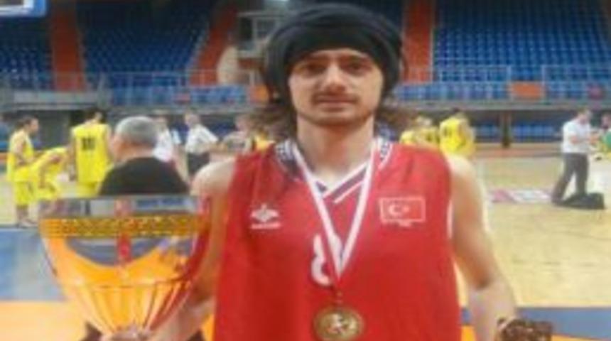 Milli takım oyuncusu Ayta&ccedil; Sevin&ccedil;, Eskişehir'le anlaştı