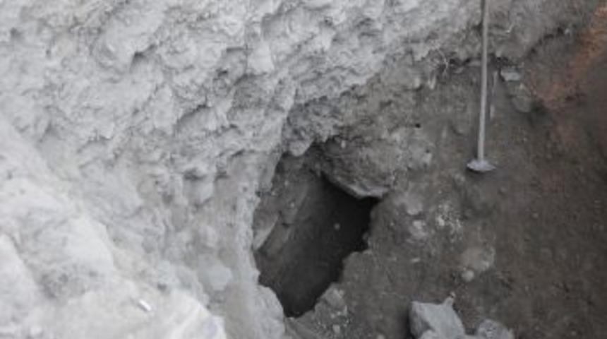 İzmir Agora'da yeni su kanalları bulundu