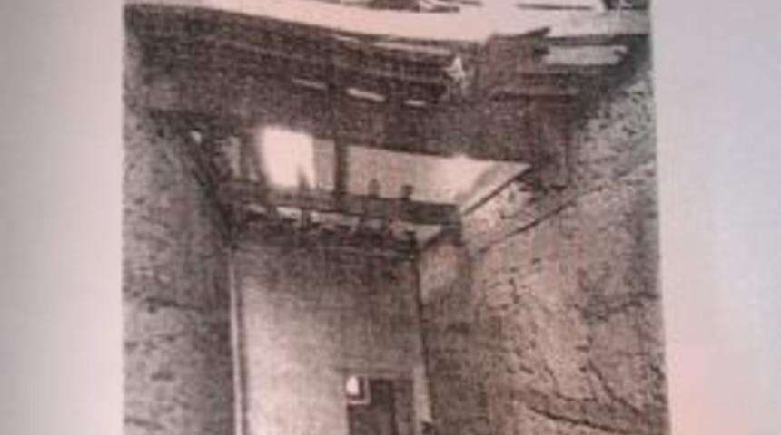 Papazın evinin fotoğrafları ortaya &ccedil;ıktı