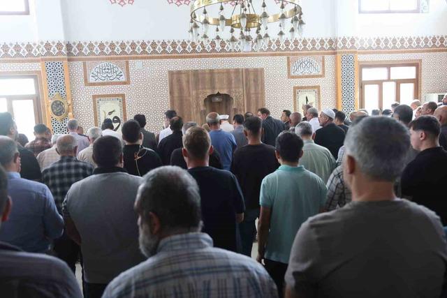 Asrın felaketinin ardından inşa edilen 137’nci cami ibadete açıldı 2