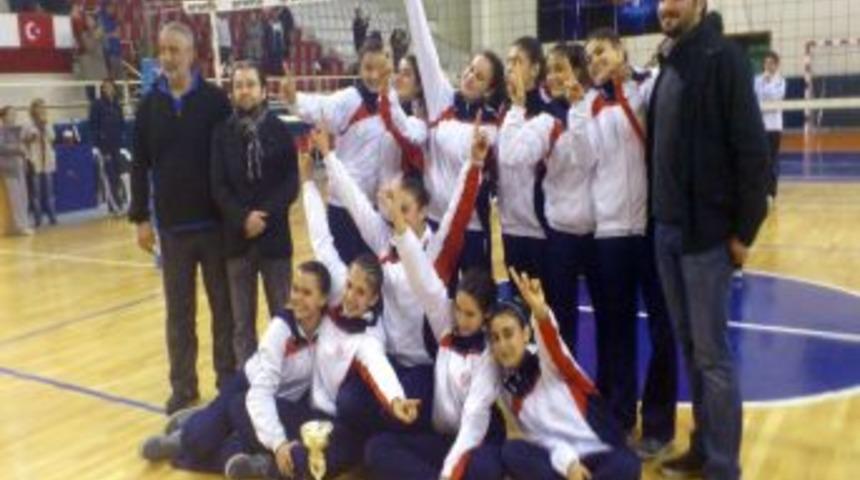 Kepez Belediyespor Kul&uuml;b&uuml; Yıldız Kız Voleybol Takımı Antalya birincisi