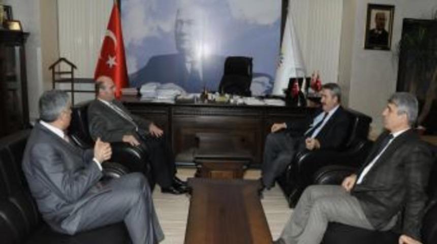 İzmir Valisi Kıra&ccedil;, &Ccedil;iğli Belediye Başkanı Solak&rsquo;ı ziyaret etti