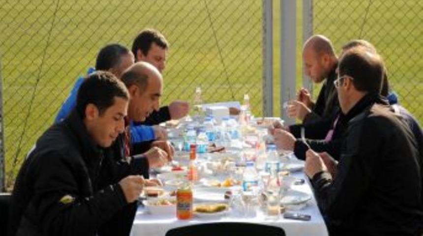 Bursasporlu futbolcuların mangal keyfi