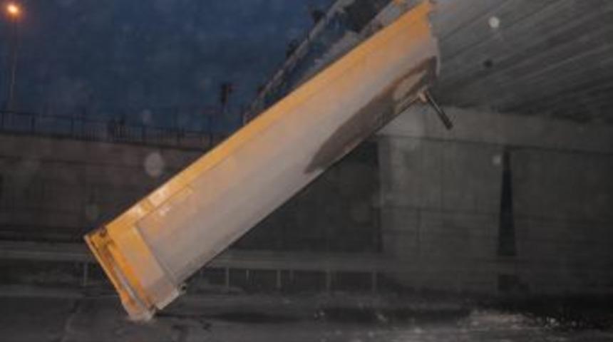 Kamyon ge&ccedil;ti, damperi ge&ccedil;emedi