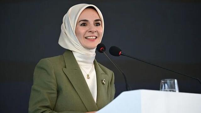 Bakan Göktaş'tan Dünya Kız Çocukları Günü mesajı: "Elinizden tutmaya devam edeceğiz"