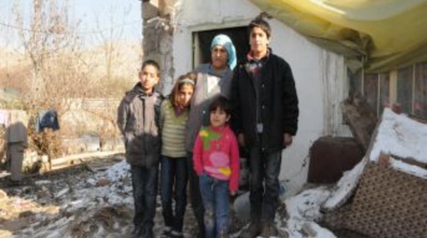 Depremzede Keklik ailesi, &ccedil;ocuklarının okuması i&ccedil;in gurbeti g&ouml;ze aldı