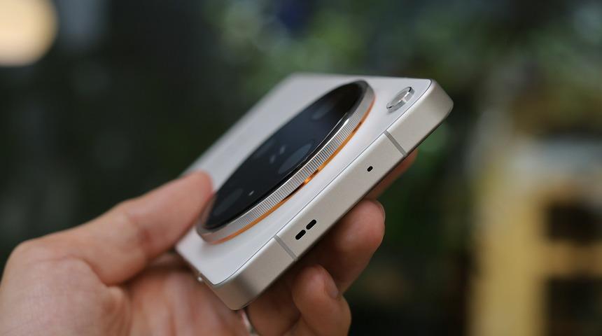 Oppo'dan yeni telefon geliyor: 16:9 ekran ve 1 mm &ccedil;er&ccedil;eve!